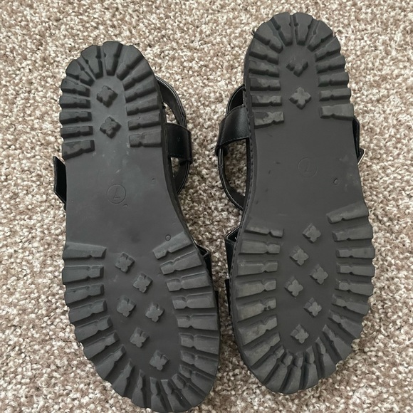 Universal Thread Sandals - Picture 4 of 5